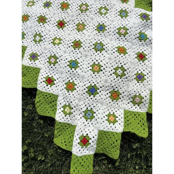 GRANNY SQUARE Crochet Afghan Handmade White Green Multicolor Squares 36"x51" - Picture 2 of 5